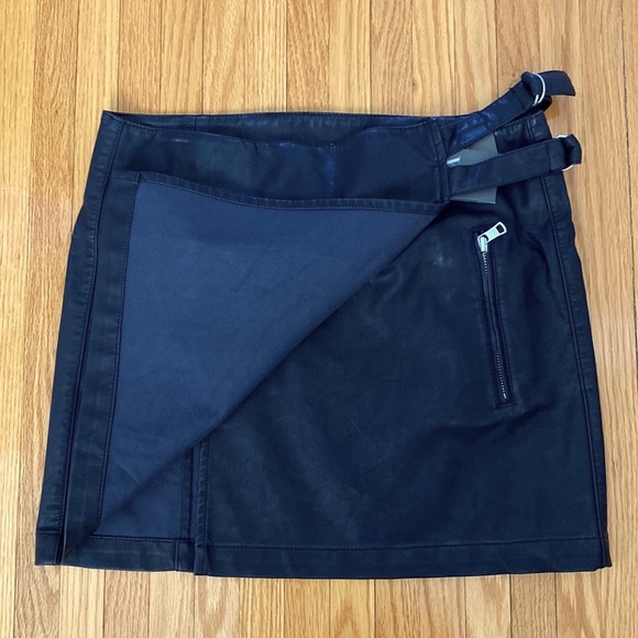 Vegan leather miniskirt - Picture 4 of 5